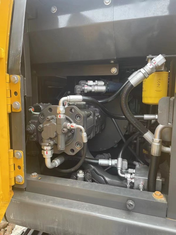 Used Ec140 Excavator In Great Form And Condition For Your Heavy Duties ,ask Now!