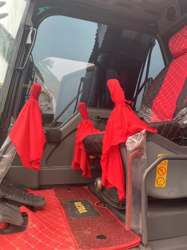 Used Ec140 Excavator In Great Form And Condition For Your Heavy Duties ,ask Now!