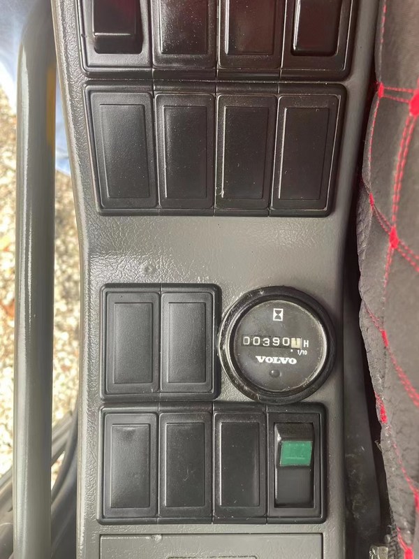 Used Ec140 Excavator In Great Form And Condition For Your Heavy Duties ,ask Now!