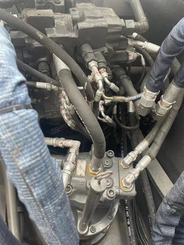 Used Ec140 Excavator In Great Form And Condition For Your Heavy Duties ,ask Now!