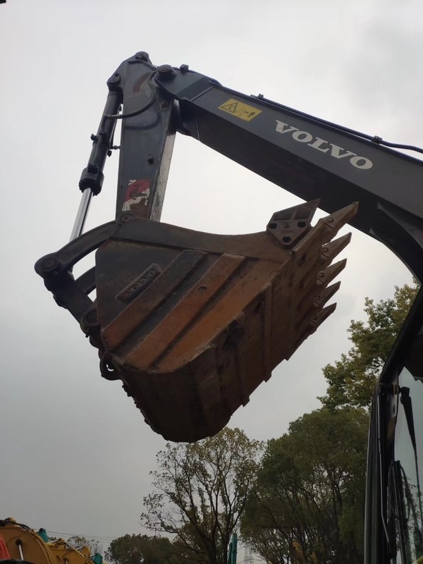 Used 8 Ton Volvo Excavator Well Maintained Availbale Today At A Discount Price