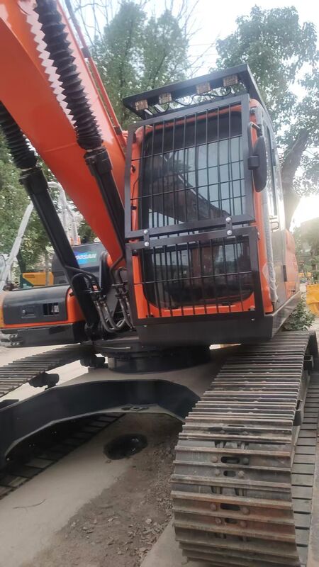 High Cost-Effective Used Doosan DX225LC Excavator 22000 kg for Earthwork and Stone Engineering