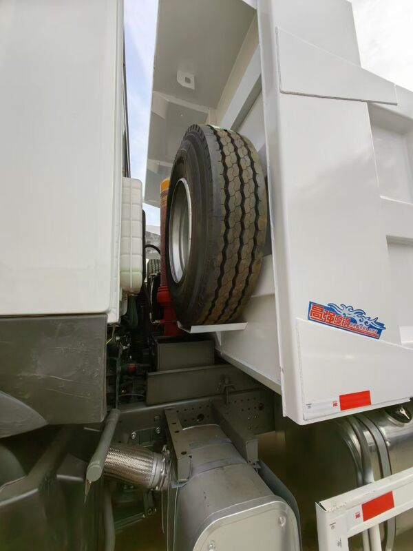 Used 6X4 Howo Sinotruk 371 Heavy Truck CNG LNG Tractor Head with Fast Gear Box Diesel Fuel Left Steering Van Cargo Tank China